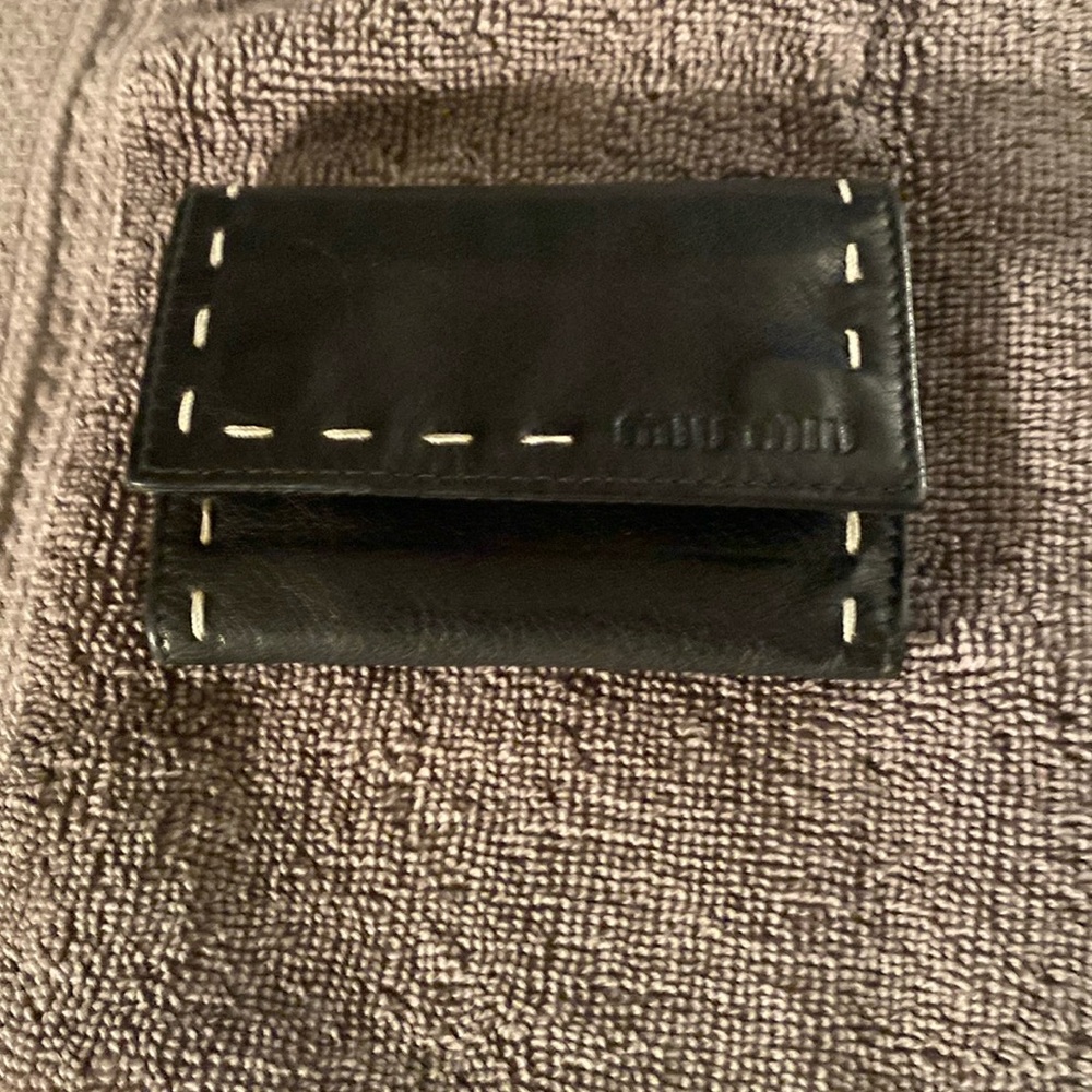 Miu Miu key holder black leather with white stitching Excellent conditions